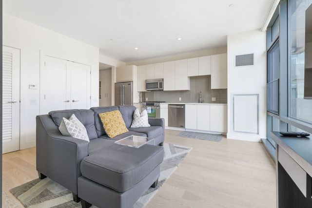 32 Traveler St 411, Boston, MA 02118
