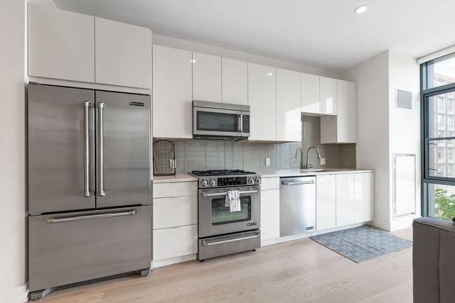 32 Traveler St 411, Boston, MA 02118
