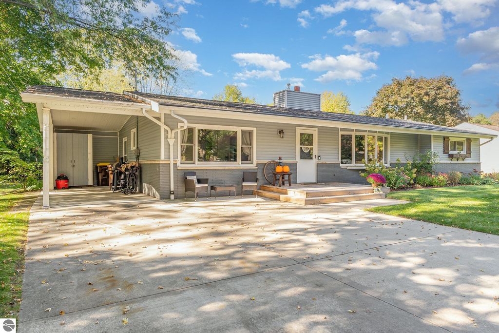 402 Greenfield Drive, Mt Pleasant, MI 48858