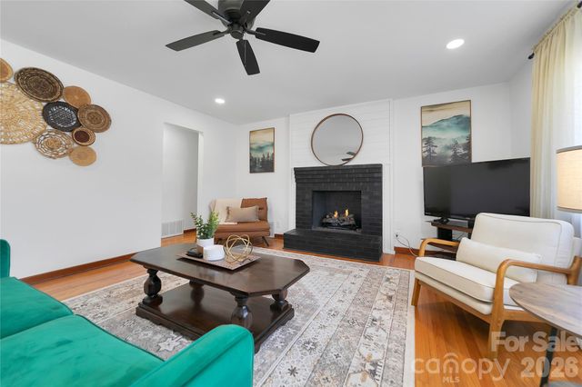 112 Allison Road, Brevard, NC 28712