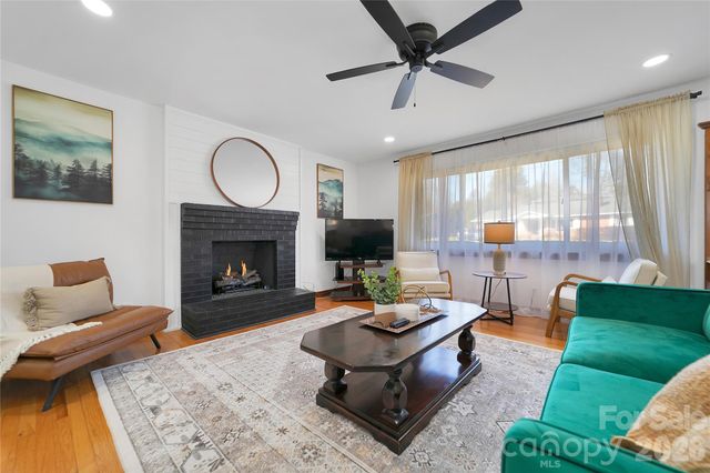 112 Allison Road, Brevard, NC 28712