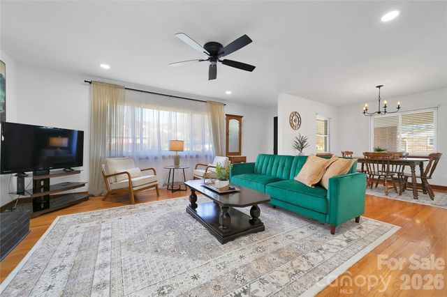 112 Allison Road, Brevard, NC 28712