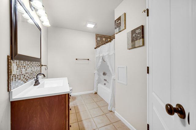 17472 Hawthorne Drive, Lowell, IN 46356