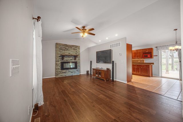 17472 Hawthorne Drive, Lowell, IN 46356