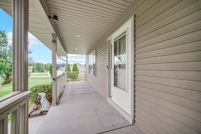 17472 Hawthorne Drive, Lowell, IN 46356