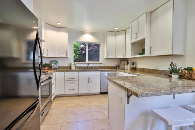 831 Kipling Street, Palo Alto, CA 94301
