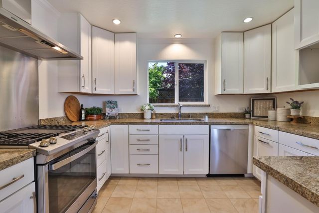 831 Kipling Street, Palo Alto, CA 94301