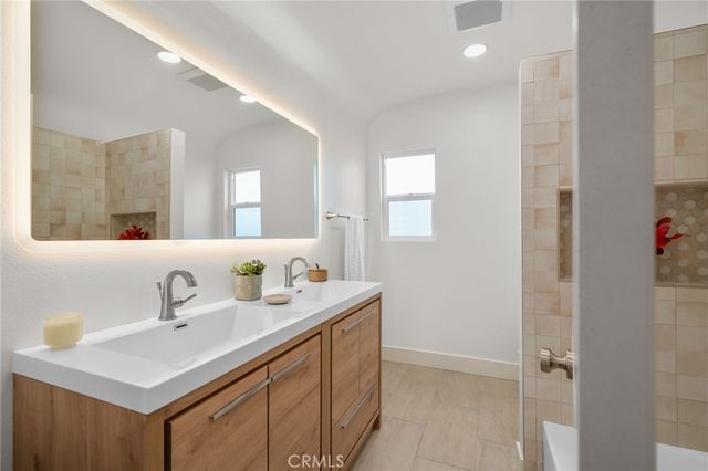 3477 Floresta, Los Angeles, CA 90043