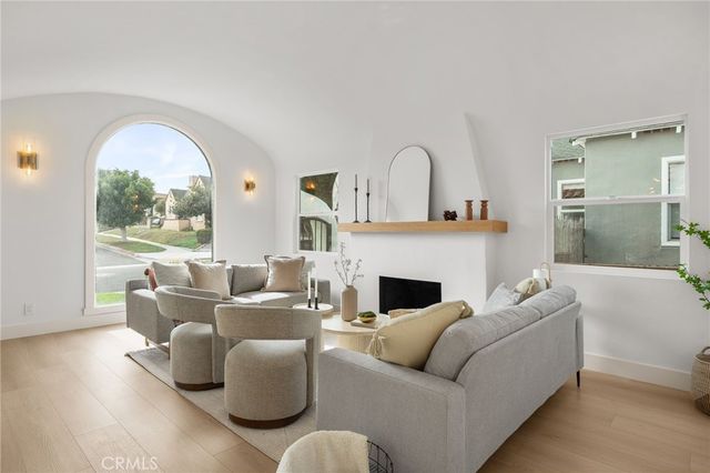 3477 Floresta, Los Angeles, CA 90043