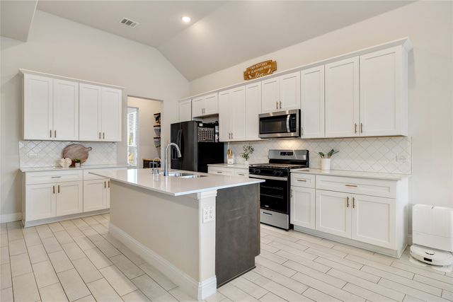 704 Fencerow Trail, Weston, TX 75009