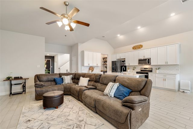 704 Fencerow Trail, Weston, TX 75009