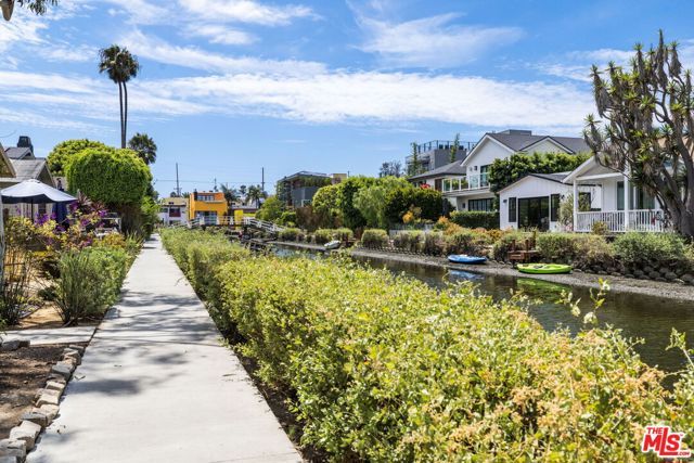 232 Howland Canal, Venice (los Angeles), CA 90291