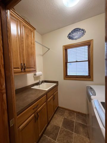 340 S Owasso Boulevard W, Roseville, MN 55113