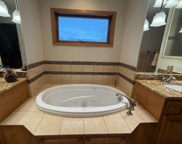 340 S Owasso Boulevard W, Roseville, MN 55113