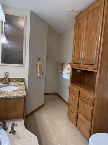 340 S Owasso Boulevard W, Roseville, MN 55113