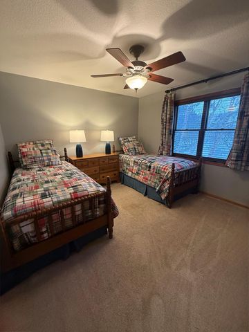 340 S Owasso Boulevard W, Roseville, MN 55113