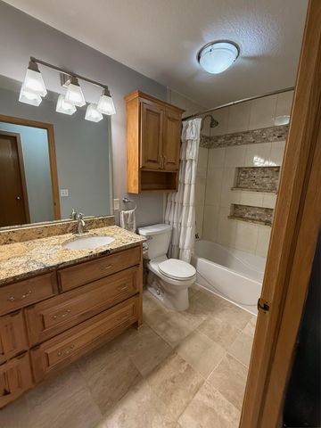 340 S Owasso Boulevard W, Roseville, MN 55113