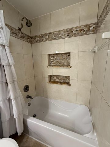 340 S Owasso Boulevard W, Roseville, MN 55113