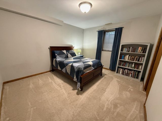 340 S Owasso Boulevard W, Roseville, MN 55113