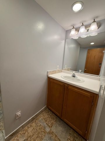 340 S Owasso Boulevard W, Roseville, MN 55113