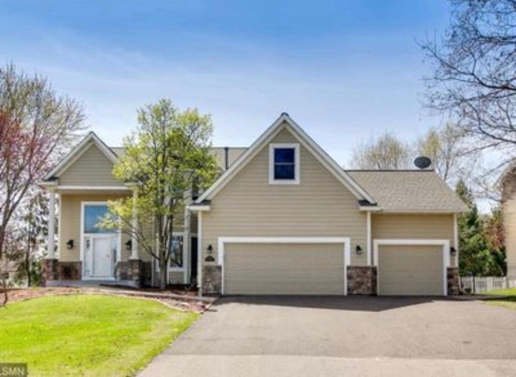 340 S Owasso Boulevard W, Roseville, MN 55113