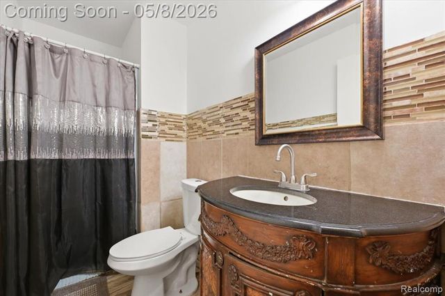 21428 Lundy Drive, Farmington Hills, MI 48336