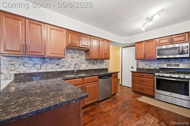 21428 Lundy Drive, Farmington Hills, MI 48336