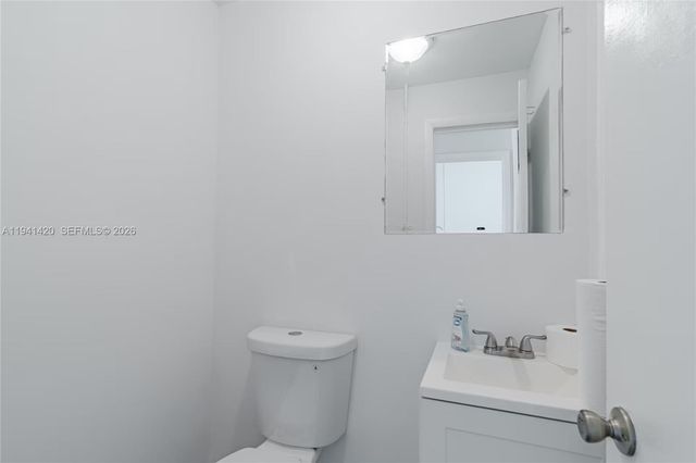 726 W 28th St, Hialeah, FL 33010