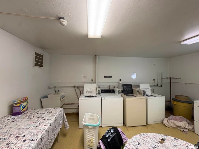 3623 N Sterling Ave Apt A1, Peoria, IL 61604