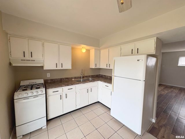 3623 N Sterling Ave Apt A1, Peoria, IL 61604