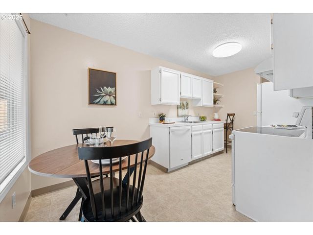3216 Sw 11TH Ave, Portland, OR 97239