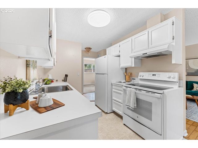3216 Sw 11TH Ave, Portland, OR 97239