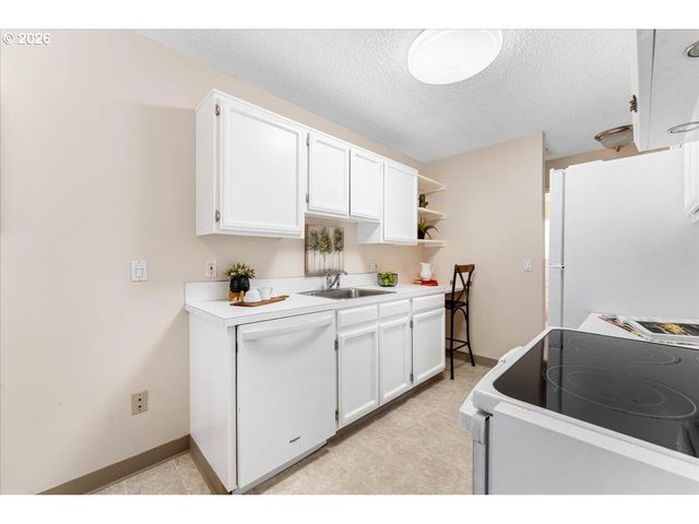 3216 Sw 11TH Ave, Portland, OR 97239