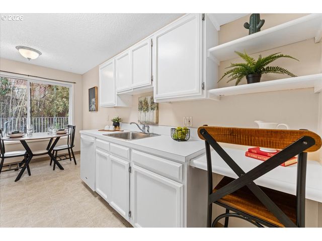 3216 Sw 11TH Ave, Portland, OR 97239