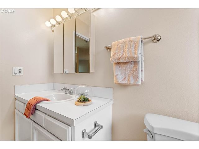 3216 Sw 11TH Ave, Portland, OR 97239