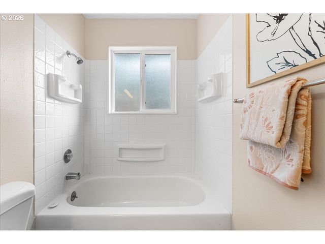 3216 Sw 11TH Ave, Portland, OR 97239