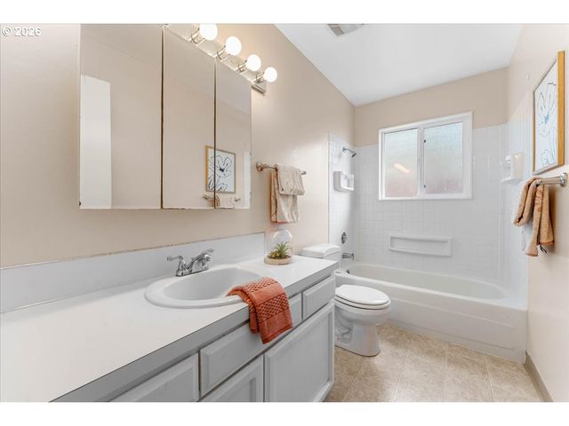 3216 Sw 11TH Ave, Portland, OR 97239