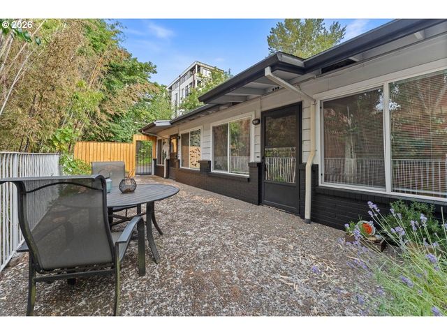 3216 Sw 11TH Ave, Portland, OR 97239