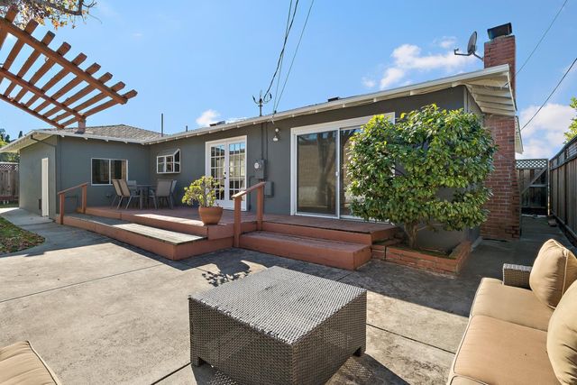 2257 Portsmouth Way, San Mateo, CA 94403