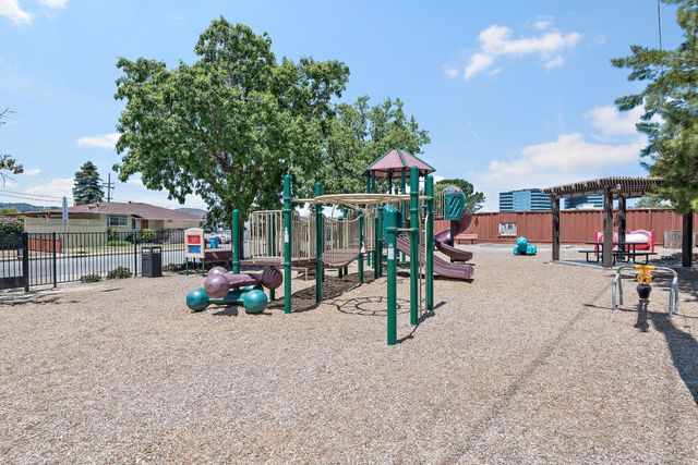 2257 Portsmouth Way, San Mateo, CA 94403