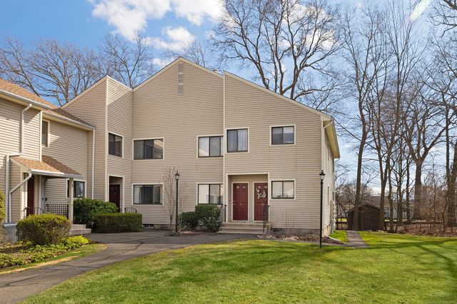 39 Lance Circle 39, Bridgeport, CT 06606
