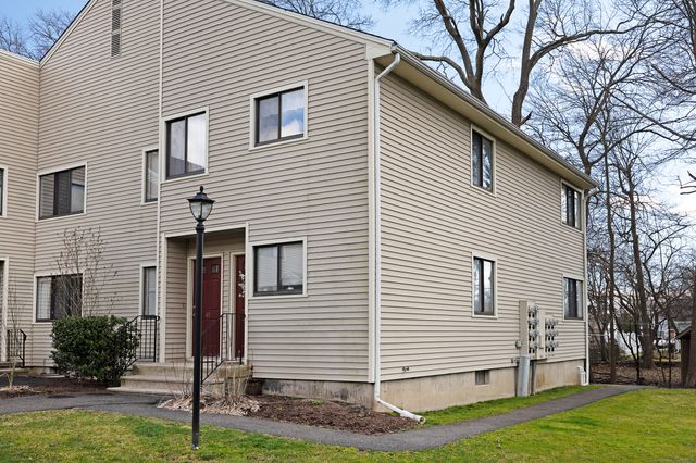 39 Lance Circle 39, Bridgeport, CT 06606