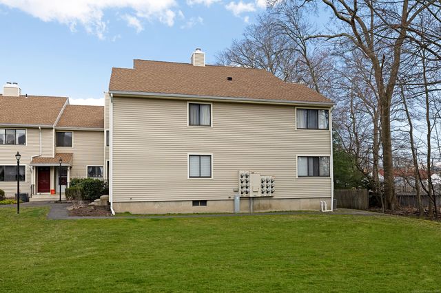 39 Lance Circle 39, Bridgeport, CT 06606