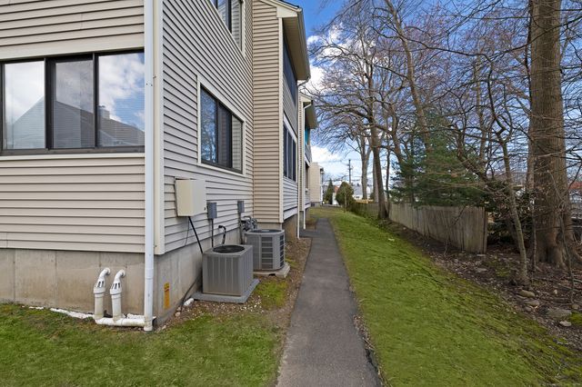 39 Lance Circle 39, Bridgeport, CT 06606