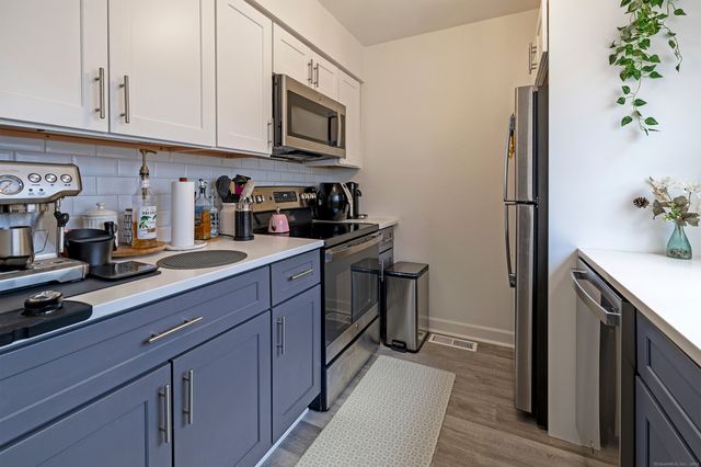 39 Lance Circle 39, Bridgeport, CT 06606