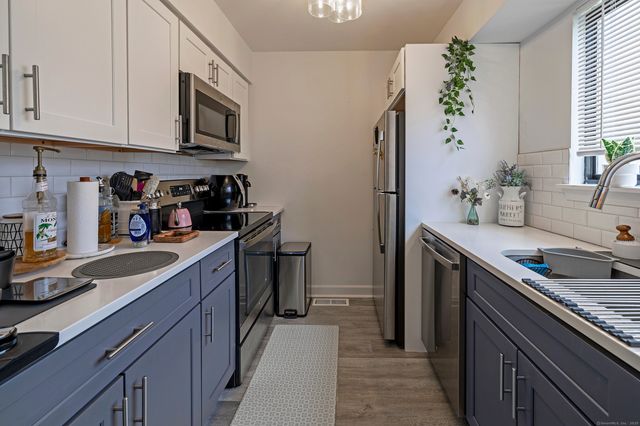 39 Lance Circle 39, Bridgeport, CT 06606