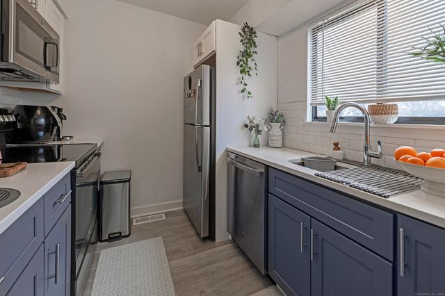 39 Lance Circle 39, Bridgeport, CT 06606