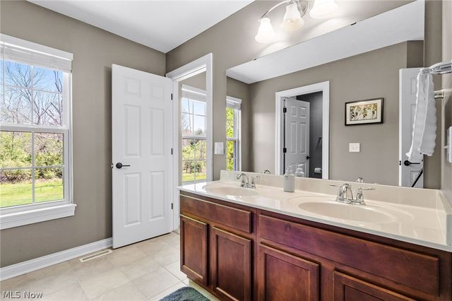 2886 Parnham Drive, Medina, OH 44256