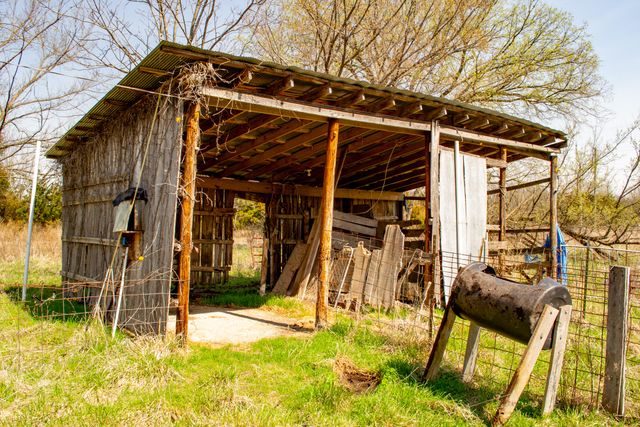 236 State Route Y, Arcola, MO 65603