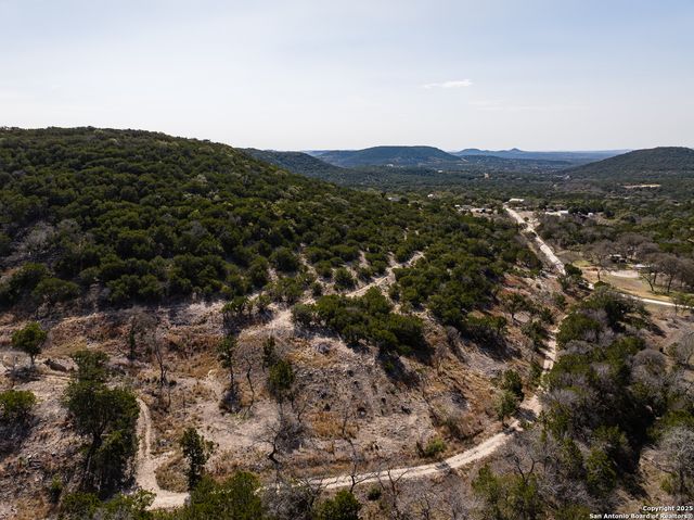 191 Scott Dr, Center Point, TX 78010